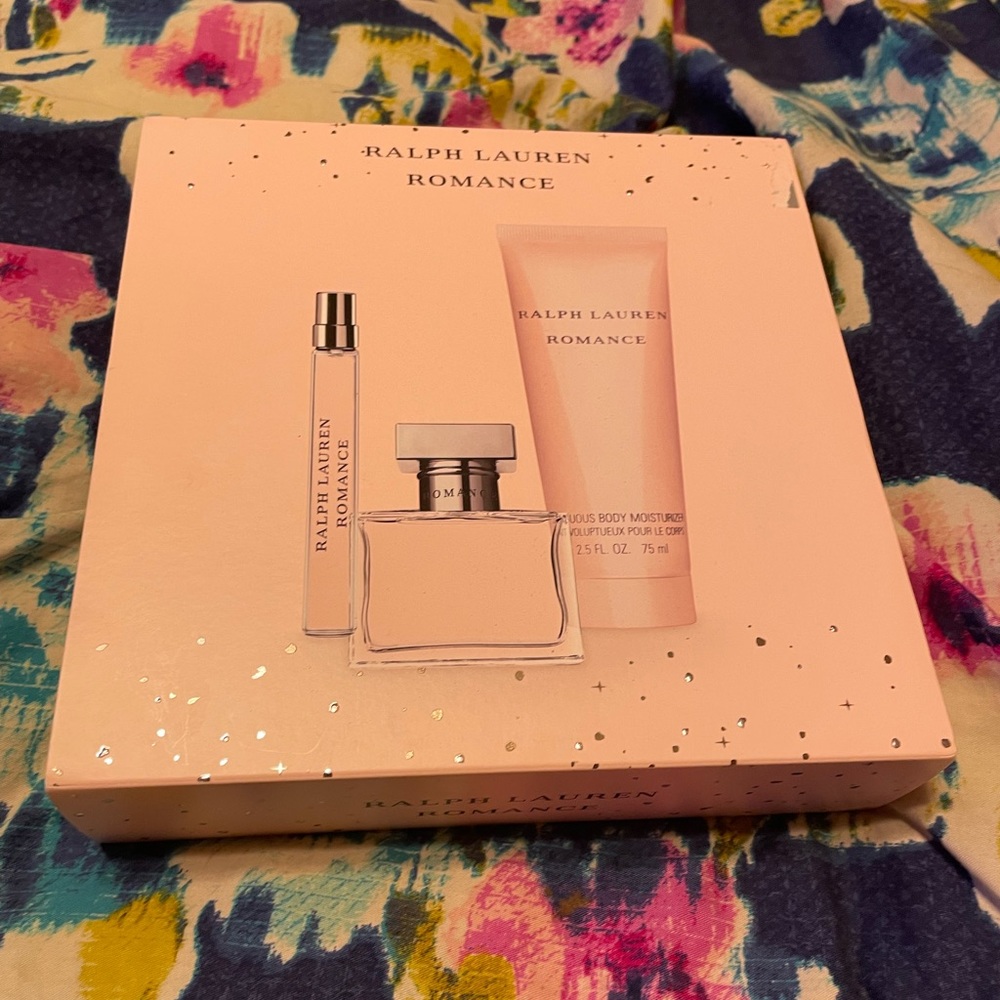 Ralph Lauren Romance Set:Brand New…didn’t like the scent. Final deal 😊!